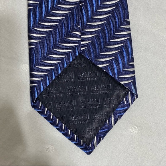 Armani Collezioni Tie (NWOT) - Picture 4 of 6